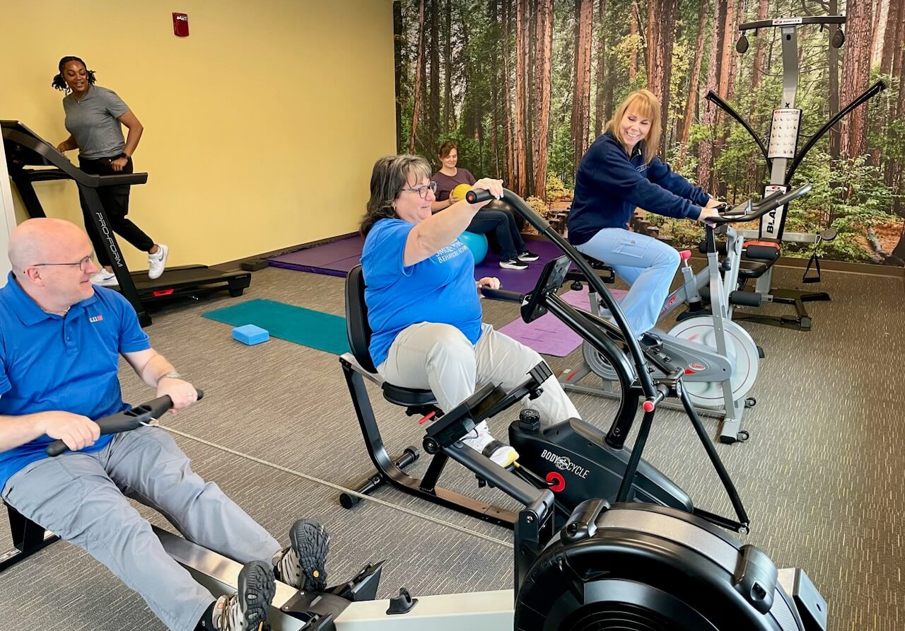 904051607-6 Adults exercising on fitness equipment