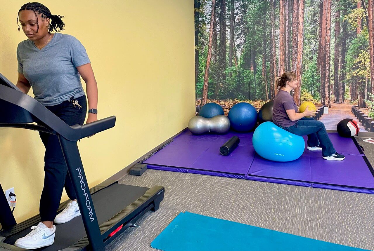 904051612-2-1 Adults exercising in a fitness room